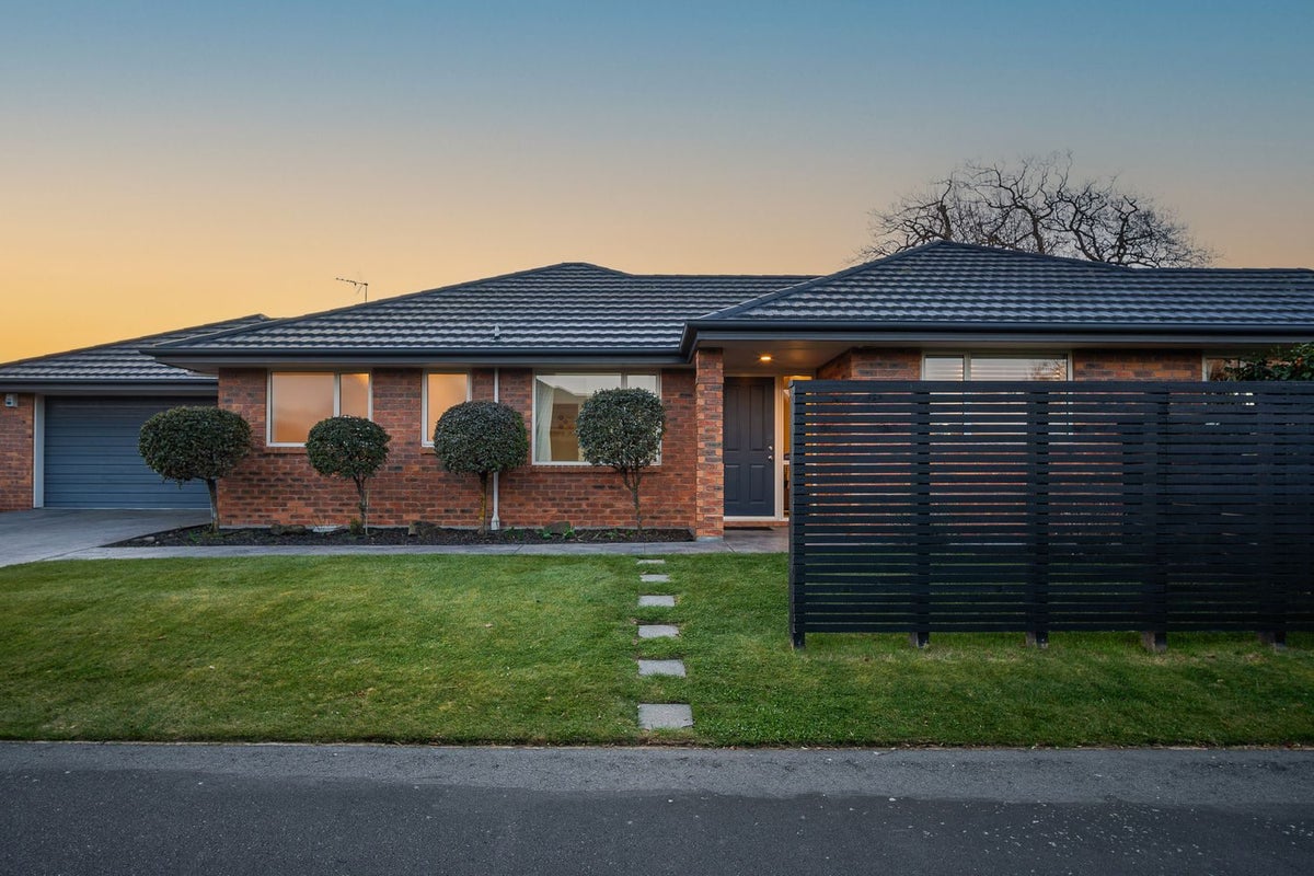 10 Limes Avenue, Parklands, Christchurch - Carousel 1