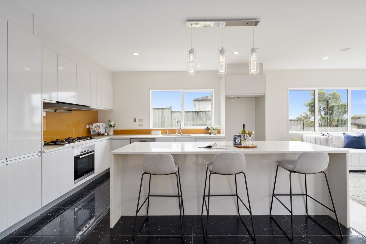 79 San Valentino Drive, Henderson, Auckland - Carousel 2