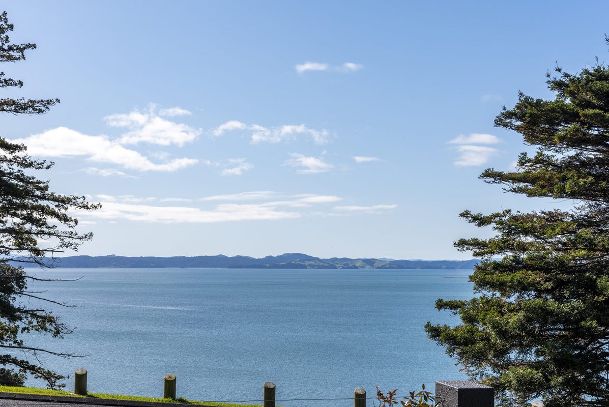 79 Marine Parade, Mellons Bay, Auckland - Carousel 2
