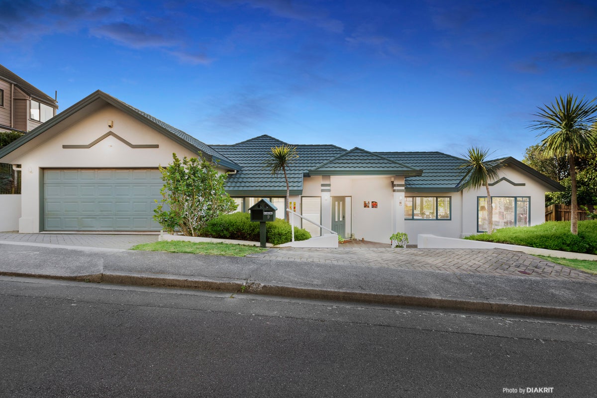 9 Becker Way, Karori, Wellington - Carousel 1