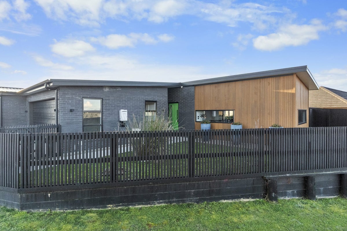 17 Pragma Rise, Rototuna North, Hamilton - Carousel 23