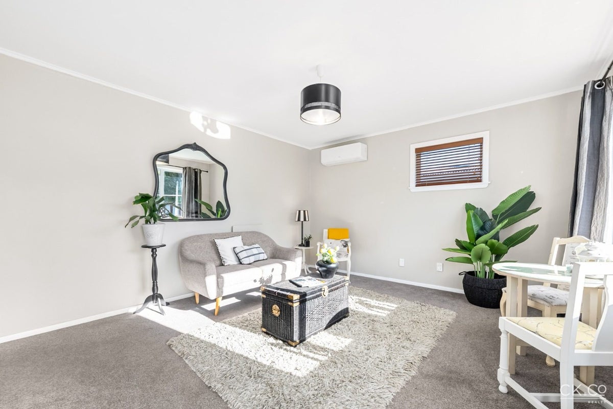 1/5 Hall Grove, Ebdentown, Upper Hutt - Carousel 2