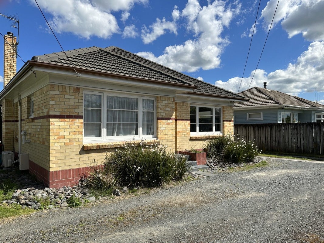 16 Brookfield Street, Hamilton East, Hamilton - Carousel 13
