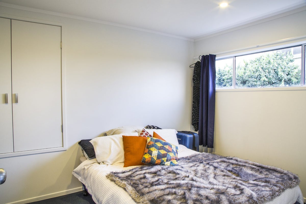 76 Manuka Road, Glenfield, Auckland - Carousel 2