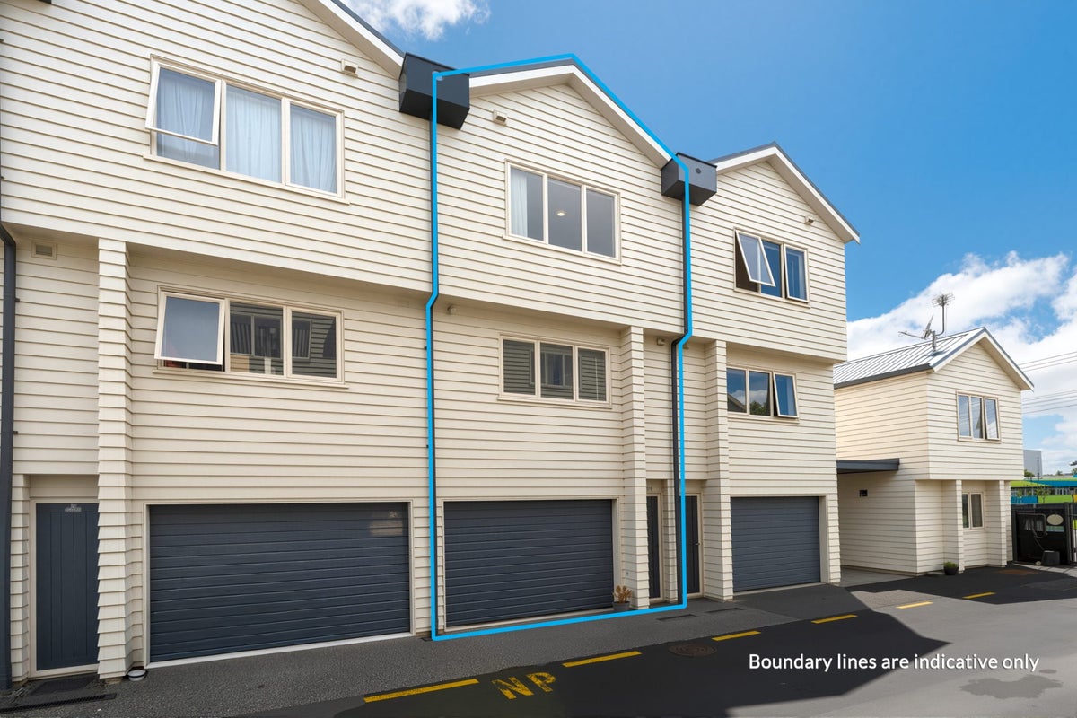 3/49 Henderson Valley Road, Henderson, Auckland - Carousel 1