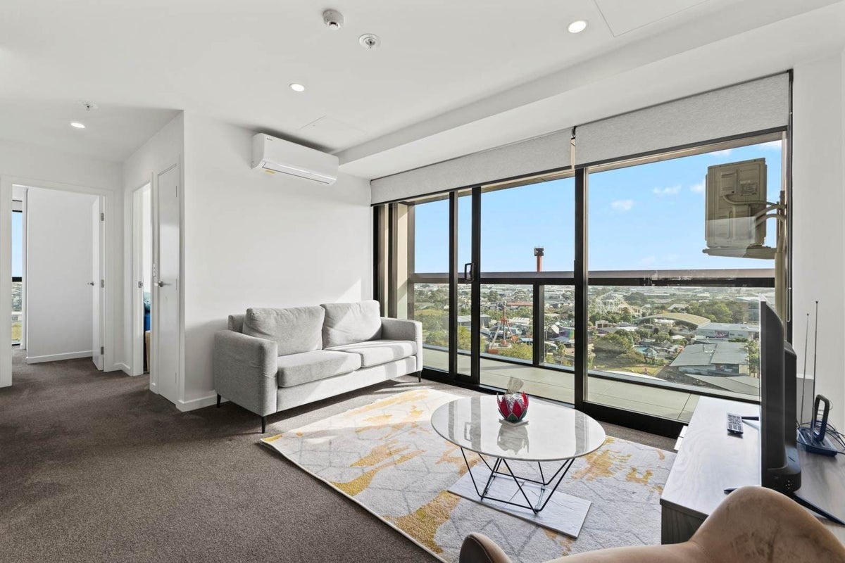 604/8 Lakewood Court, Manukau, Auckland - Carousel 2