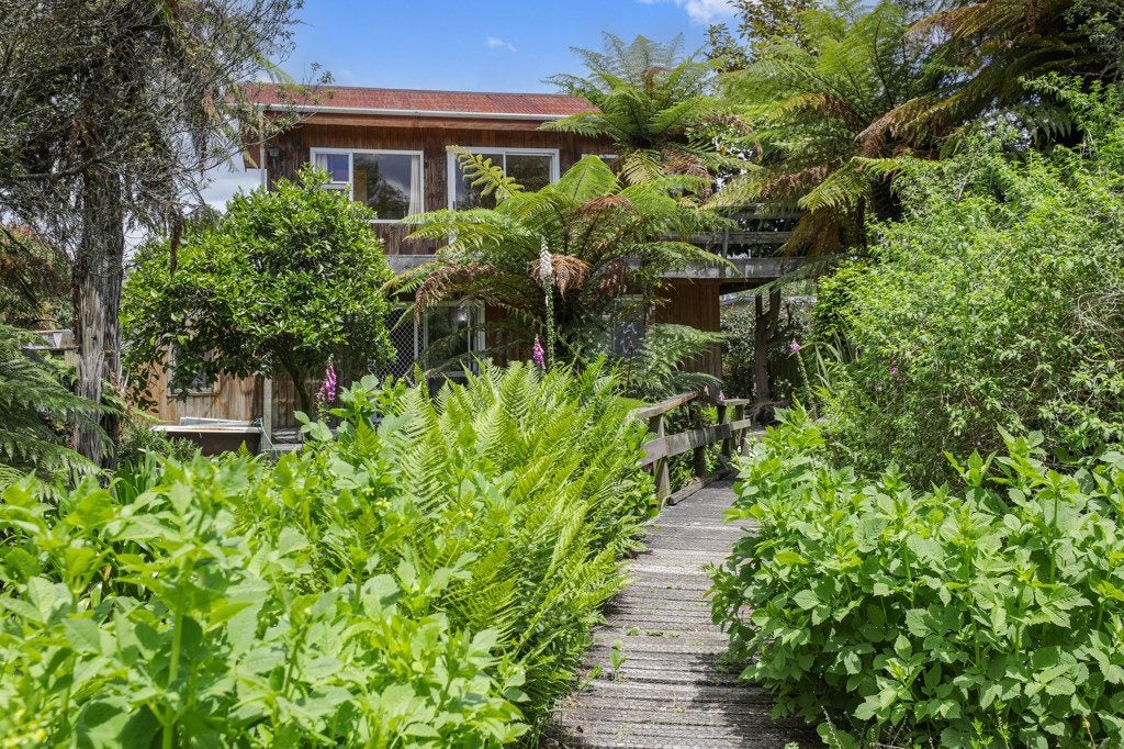 61 Robinson Avenue, Holdens Bay, Rotorua - Carousel 2