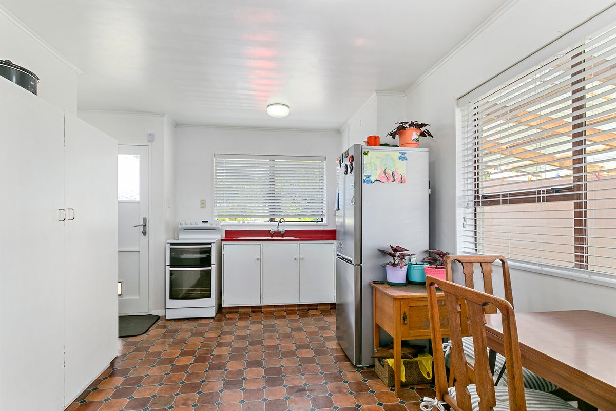 19B Newburn Grove, Wainuiomata, Lower Hutt - Carousel 2