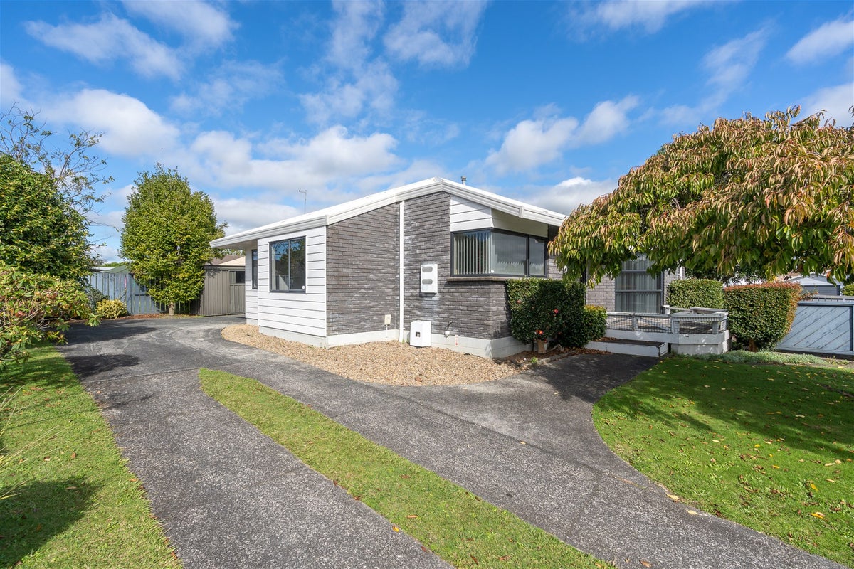 22 Moreland Avenue, Pukete, Hamilton - Carousel 1