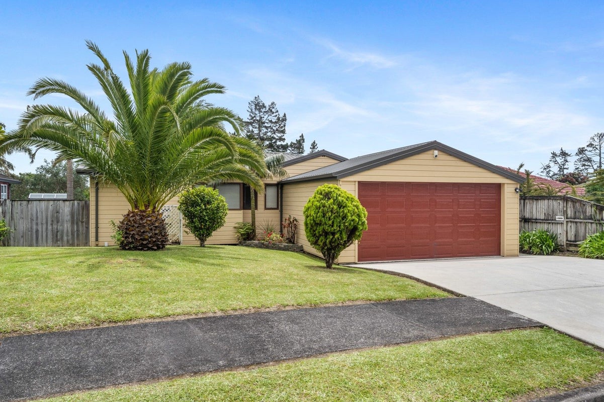 18 Lochend Place, Highland Park, Auckland - Carousel 1