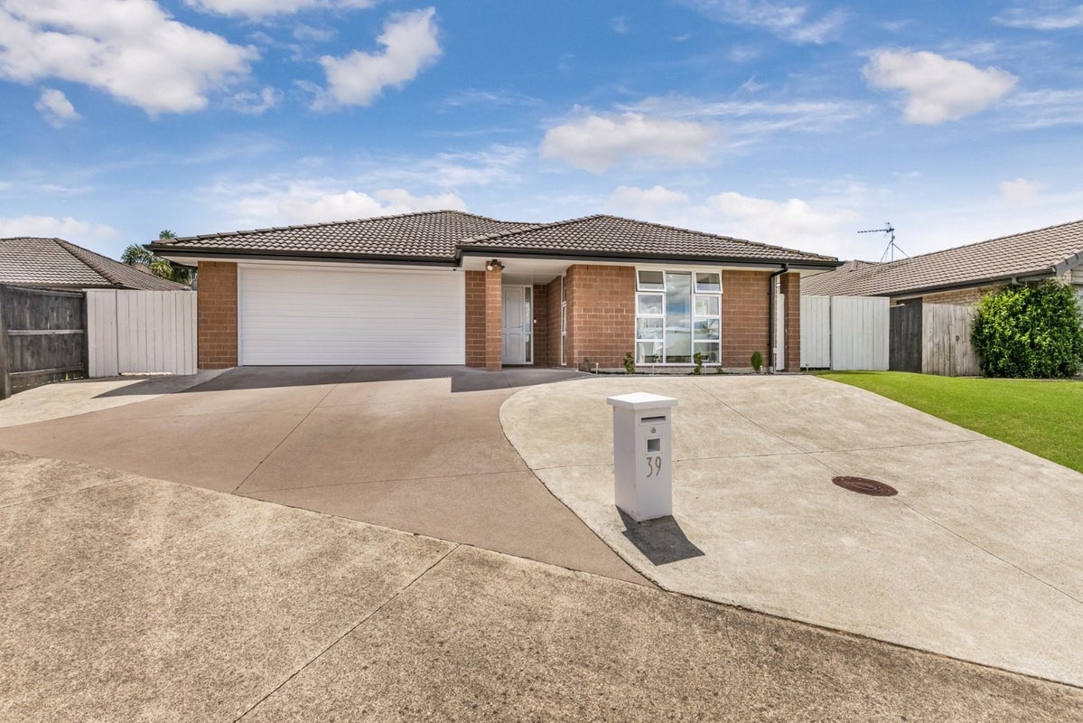 39 Sunningdale Street, Wattle Downs, Auckland - Carousel 21