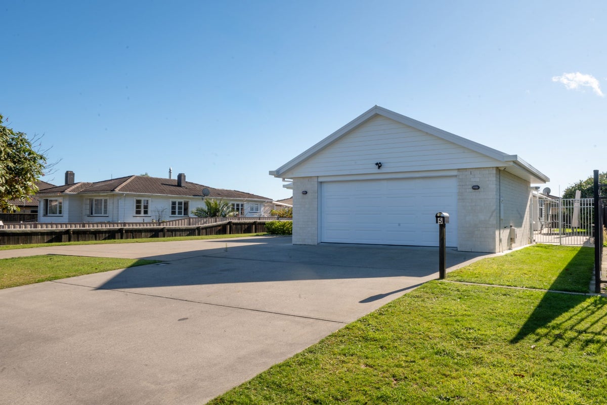 5 Holland Street, Glenholme, Rotorua - Carousel 32