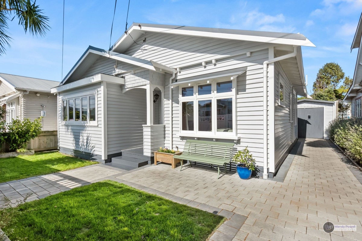 18 Huia Street, Petone, Lower Hutt - Carousel 1