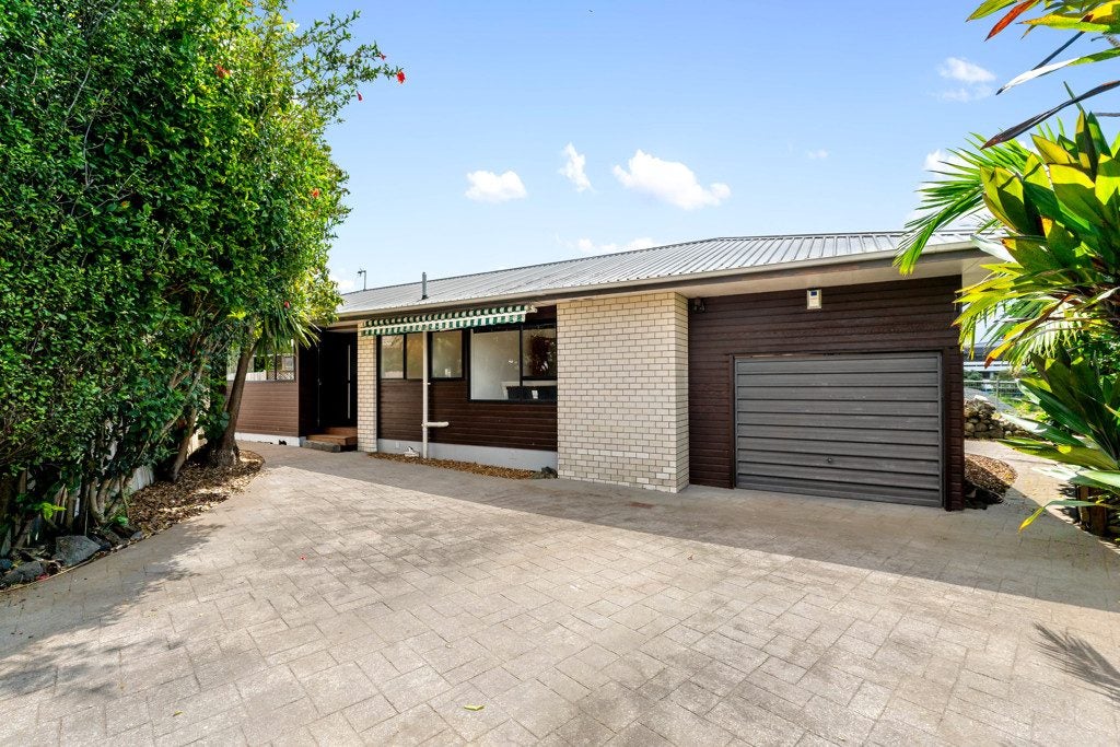 9A Raetihi Crescent, Mount Albert, Auckland - Carousel 2
