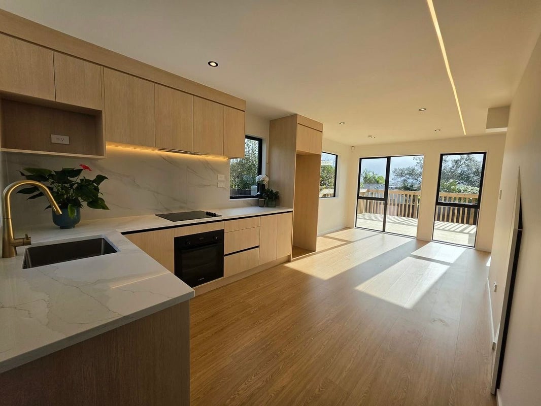 18F Sunnyhill Crescent, Sunnyhills, Manukau City, Auckland - Carousel 2