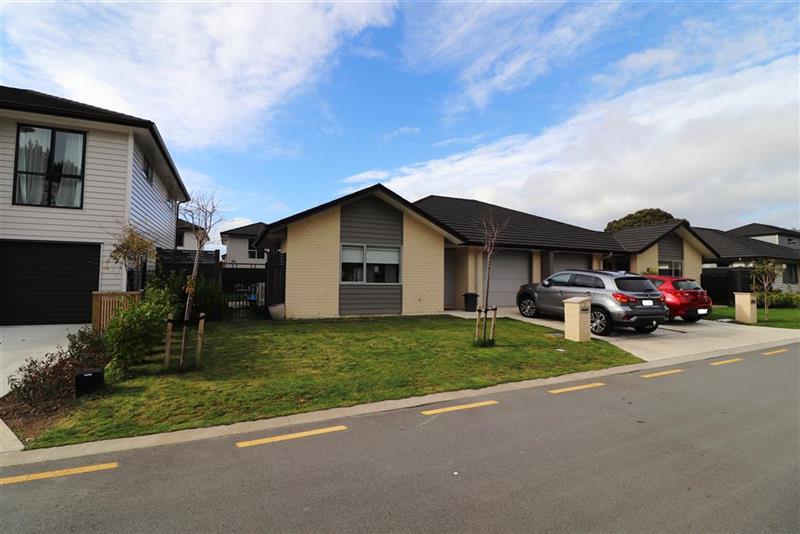 3 Somerby Mews, Silverstream, Upper Hutt - Carousel 1