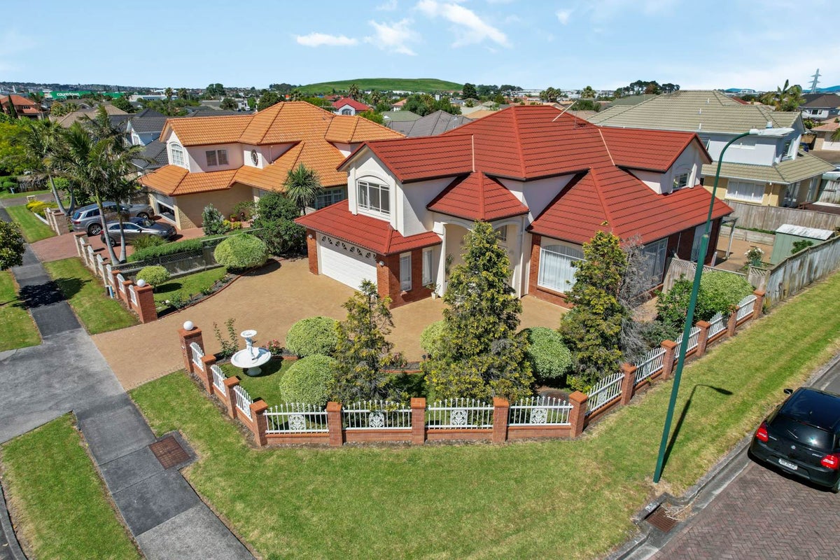 71 Bob Charles Drive, Golflands, Auckland - Carousel 2