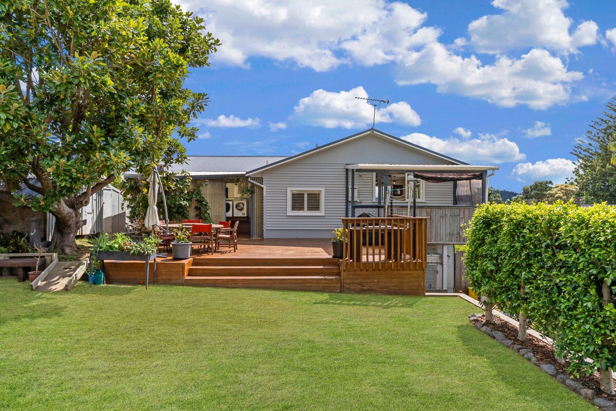 17 Utting Street, Birkdale, Auckland - Carousel 2