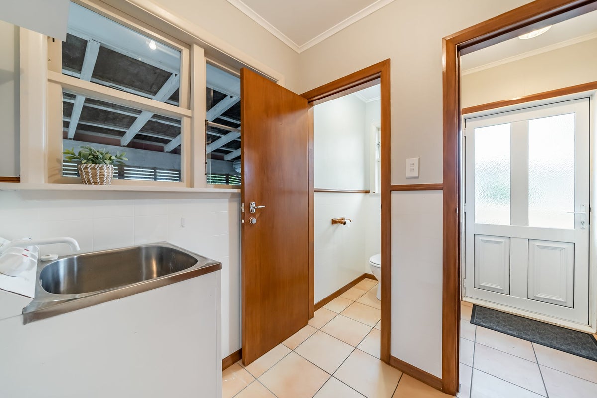 68A Pine Avenue, Ebdentown, Upper Hutt - Carousel 24