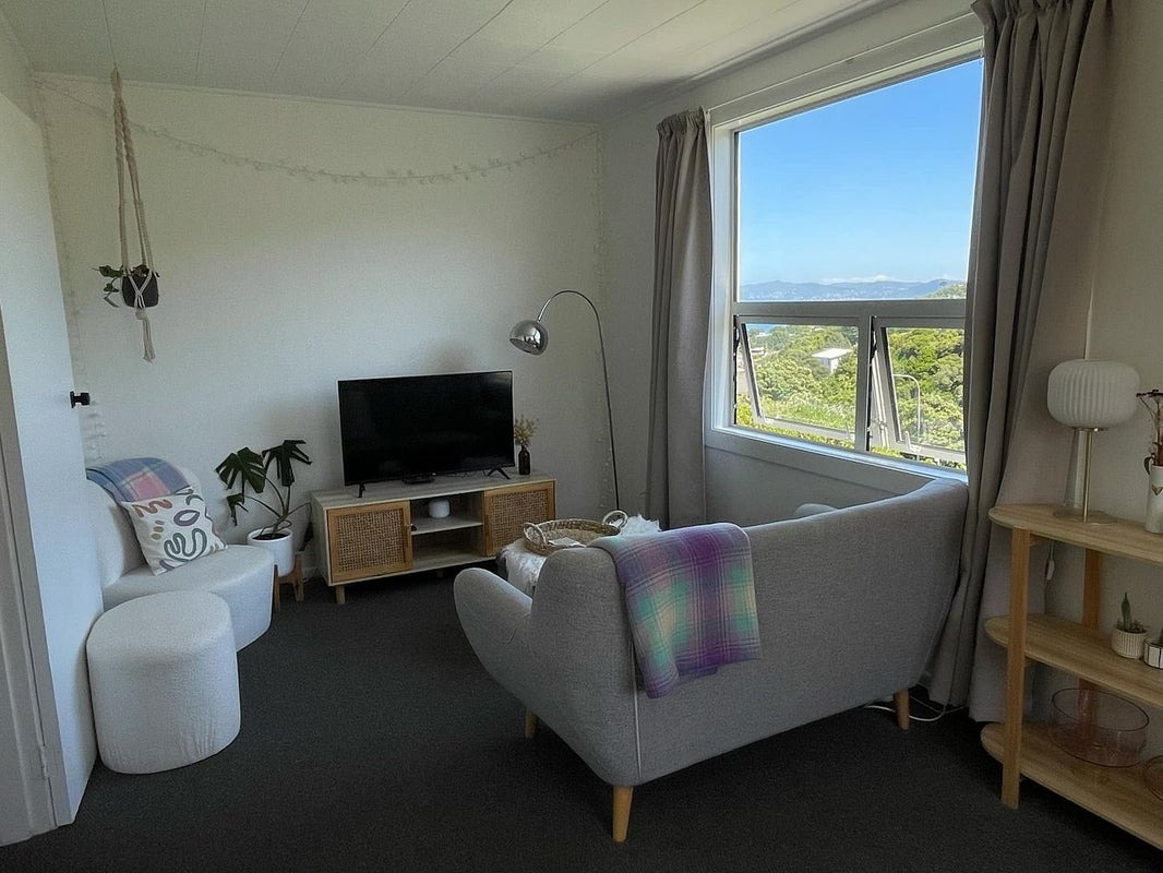 107 Dowse Drive, Maungaraki, Lower Hutt - Carousel 1