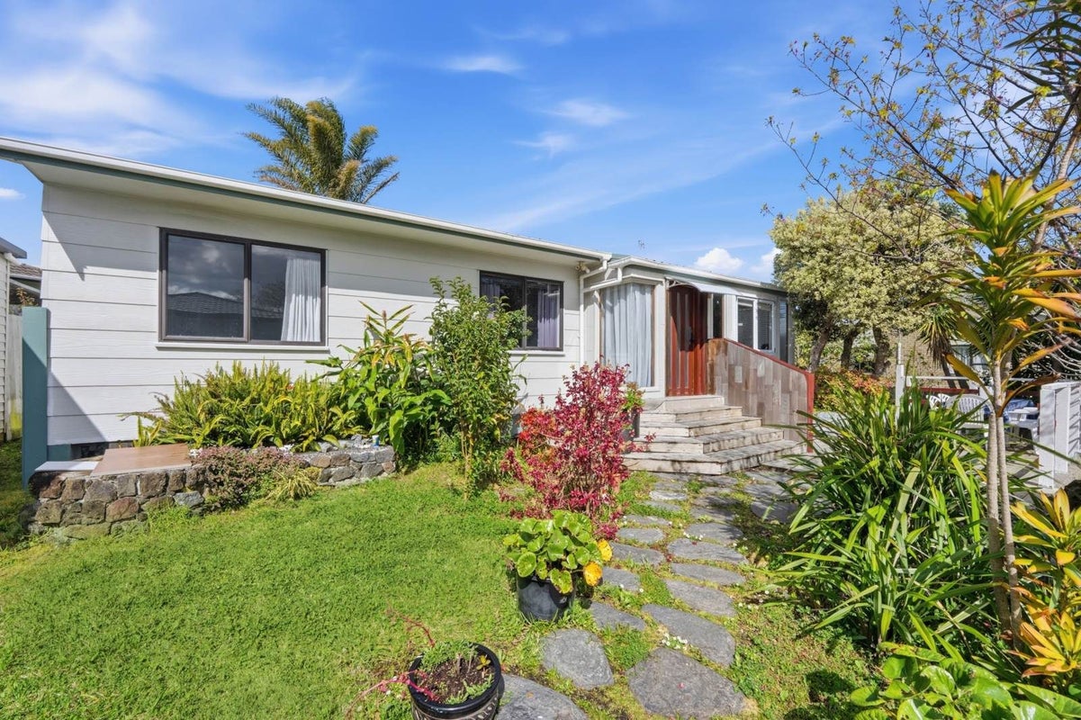 1/19 Glenlea Place, Flat Bush, Manukau City, Auckland - Carousel 1