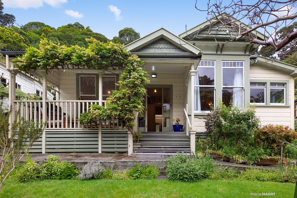 141 Glenmore Street, Kelburn, Wellington - Carousel 1