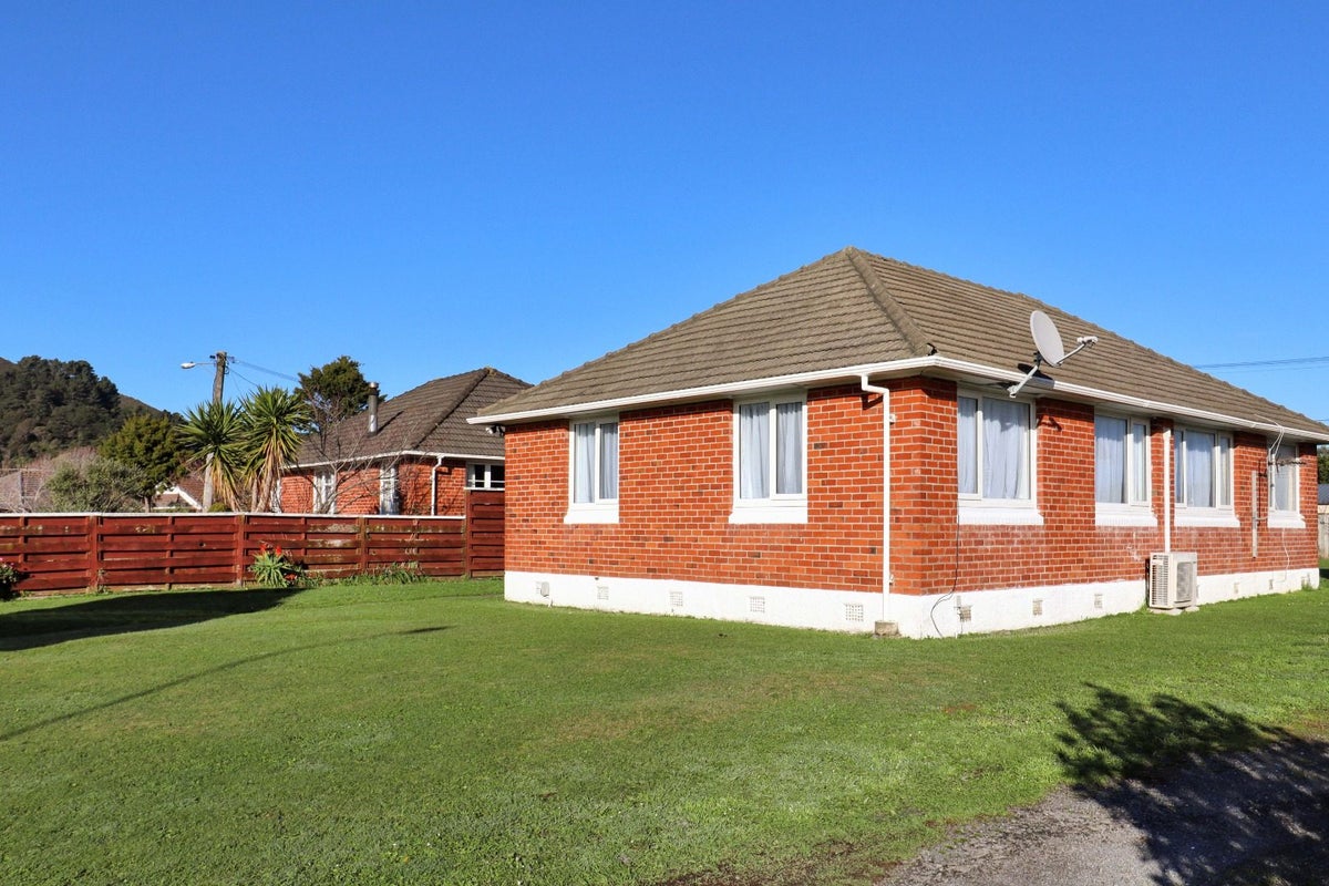 7 Puketapu Grove, Waiwhetu, Lower Hutt - Carousel 2