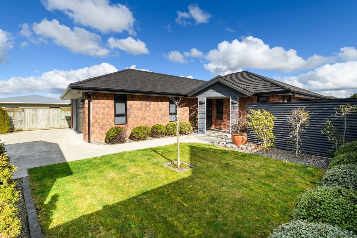 44 Chestnut Close, Kelvin Grove, Palmerston North - Carousel 2