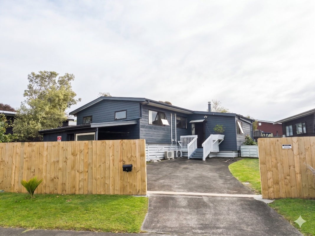 28 Meadowvale Rise, Titirangi, Auckland - Carousel 1