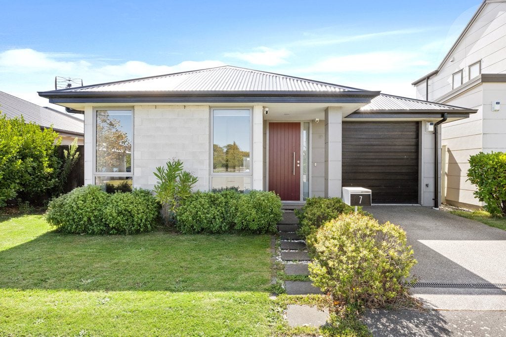 7 George West Square, Wigram, Christchurch - Carousel 1