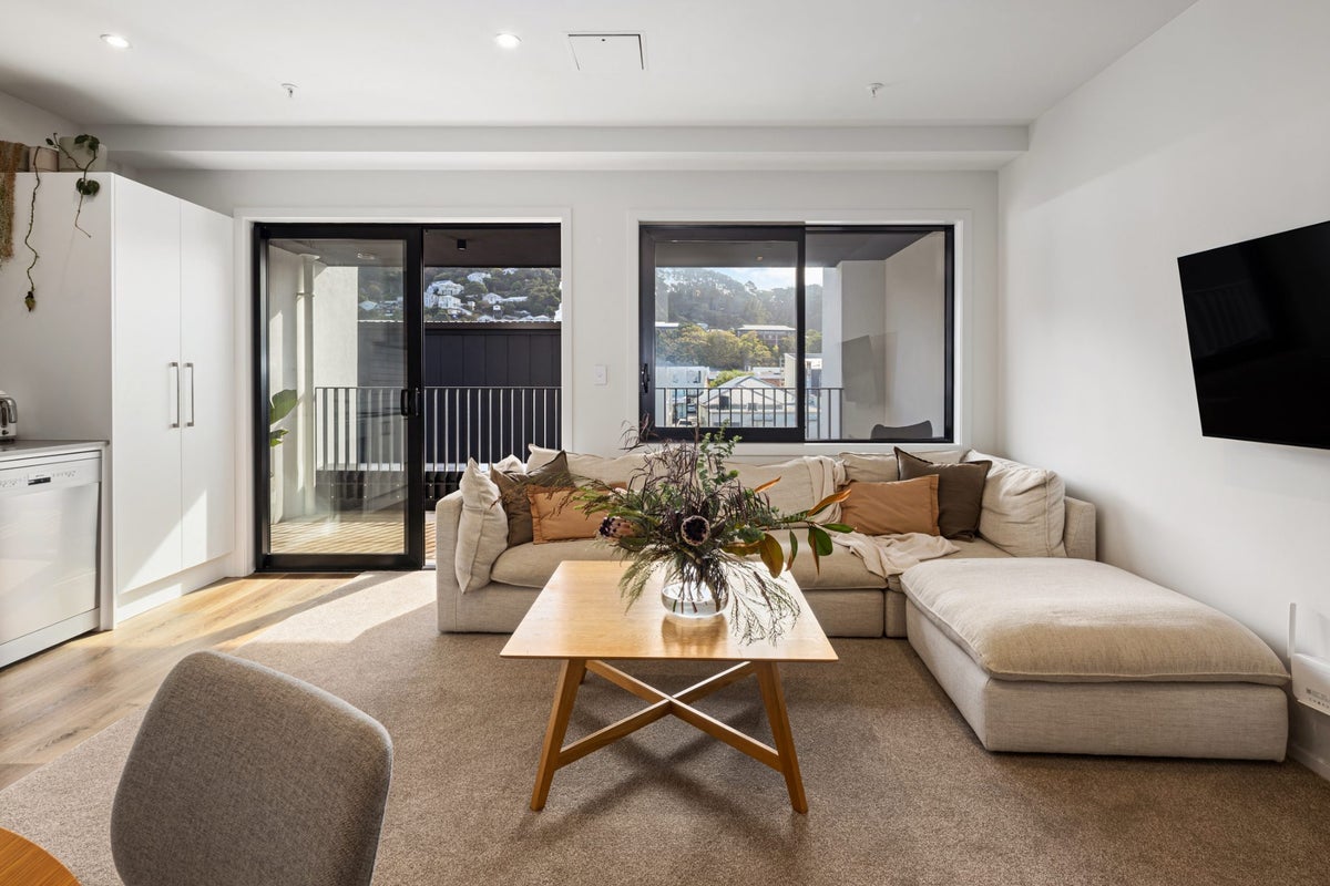 210/2 Onepu Road, Kilbirnie, Wellington, Wellington - Carousel 1