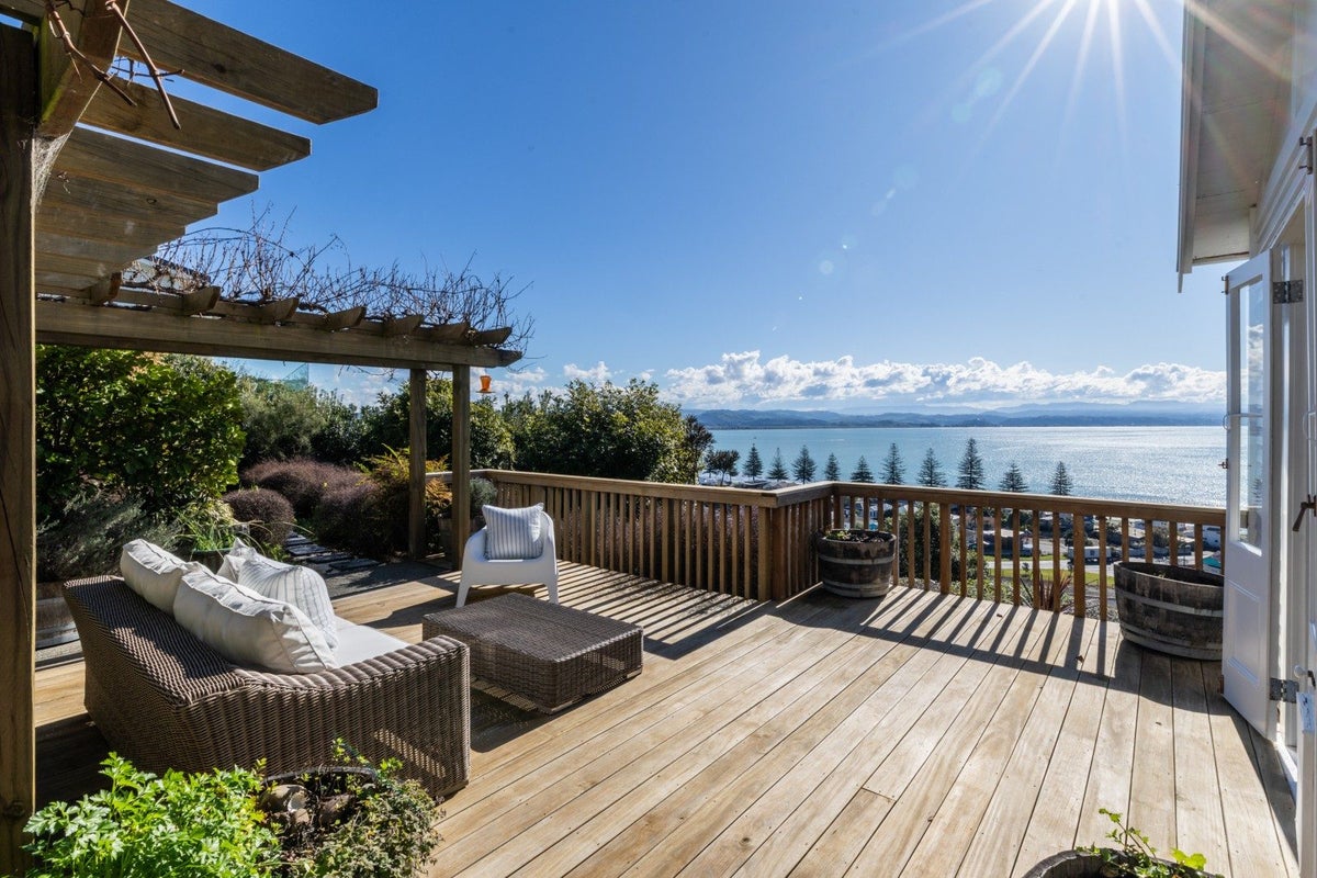 14 Bay View Road, Bluff Hill, Napier - Carousel 1