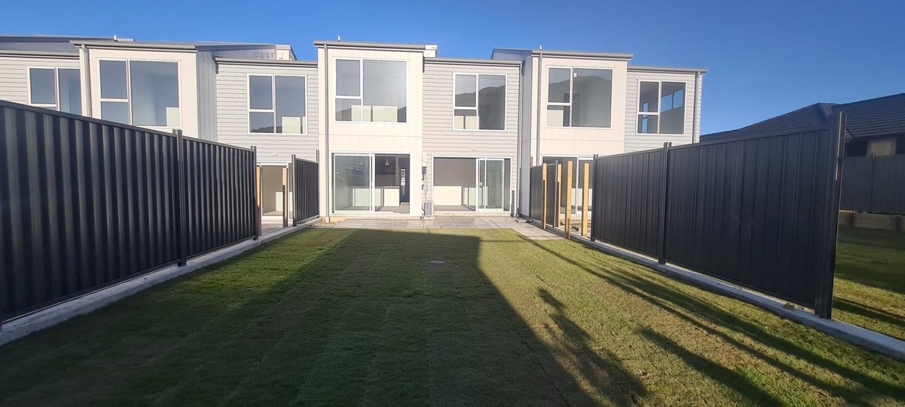 75 Hokioi Drive, Kenepuru, Porirua - Carousel 1
