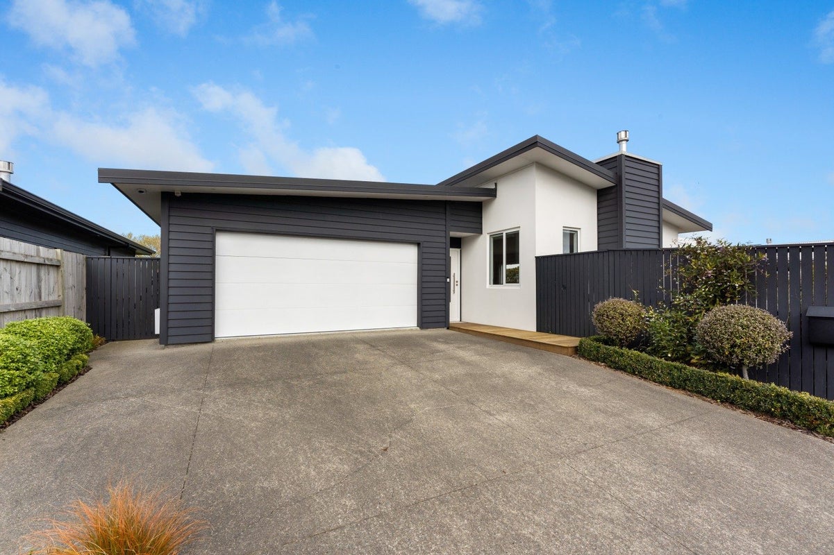 22 Serenity Crescent, Kelvin Grove, Palmerston North - Carousel 1