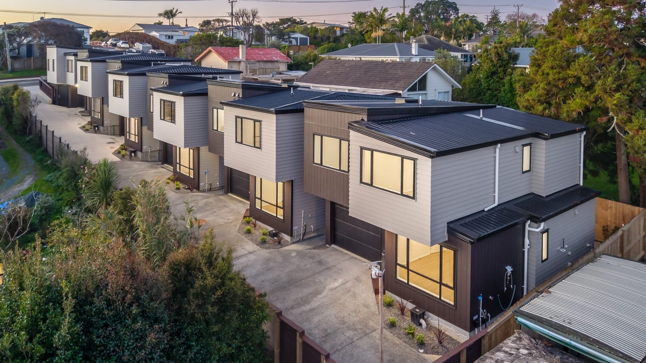 24C Roberts Road, Glenfield, Auckland - Carousel 1