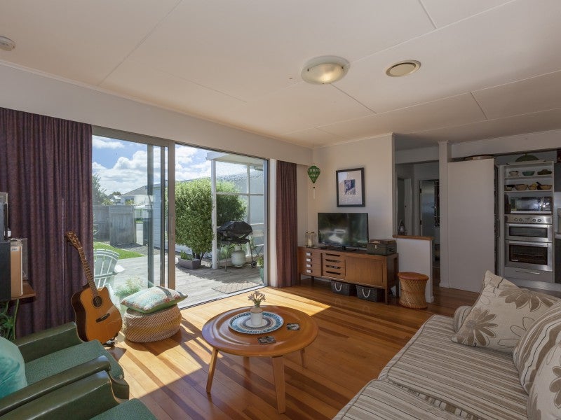9 Huia Road, Raumati Beach, Paraparaumu - Carousel 2