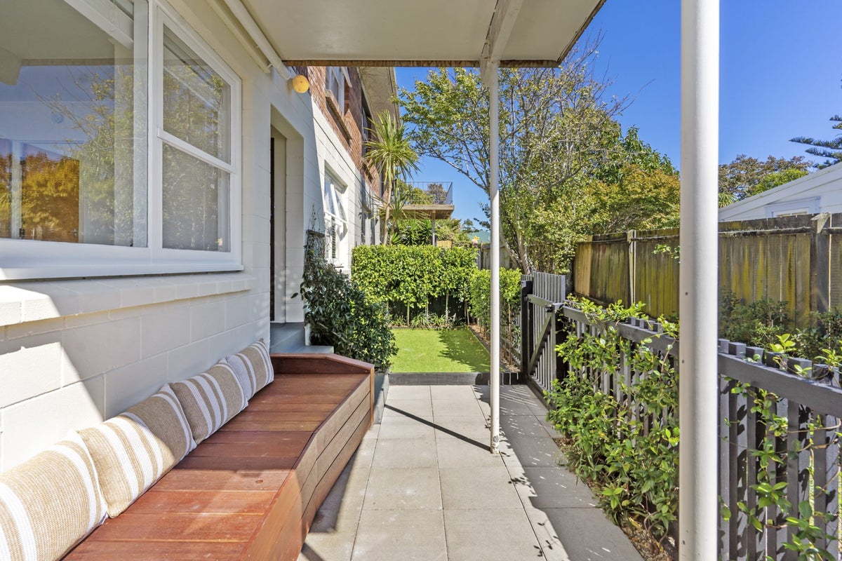 1/5 Cambria Road, Devonport, Auckland - Carousel 2