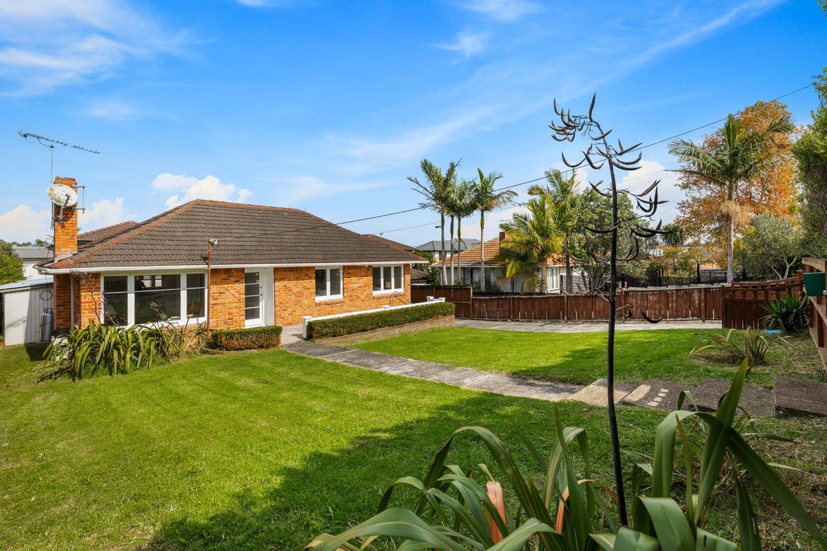 12 Toru Street, Te Atatu Peninsula, Auckland - Carousel 2
