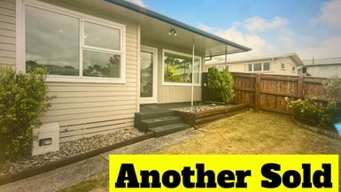 21 Erris Street, Johnsonville, Wellington - Carousel 1