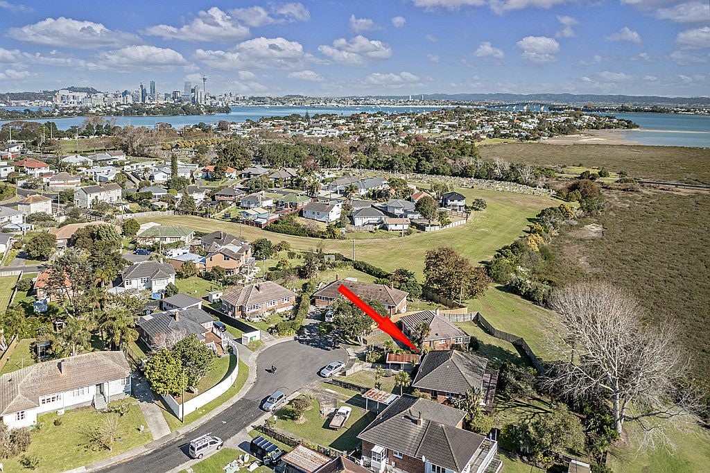 24 Philomel Crescent, Bayswater, Auckland - Carousel 1