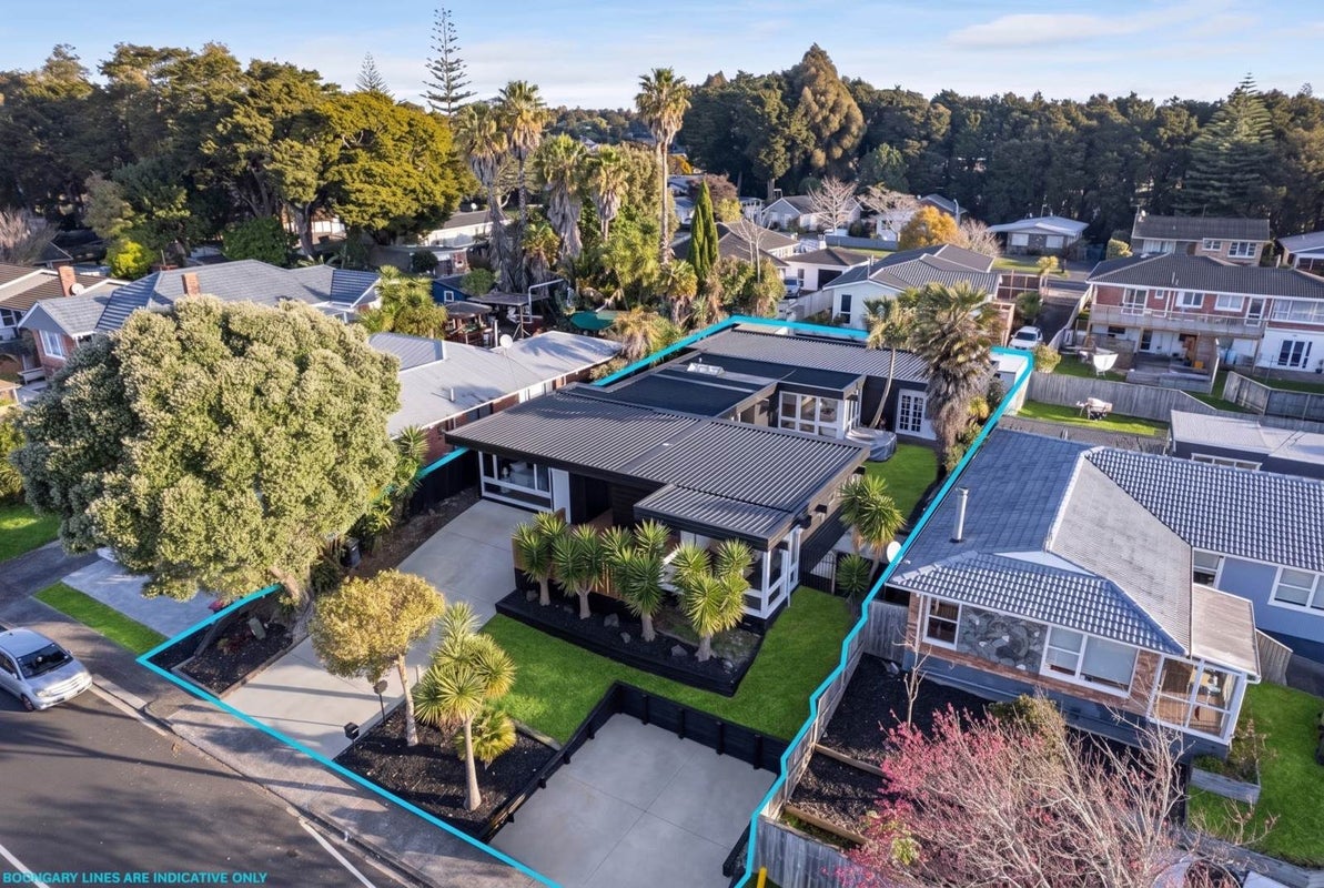 21 Lawrence Crescent, Hill Park, Manukau City, Auckland - Carousel 1