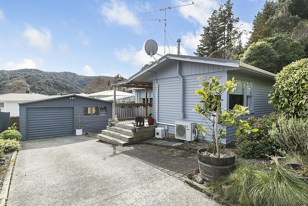 15 Mimihau Grove, Wainuiomata, Lower Hutt - Carousel 1