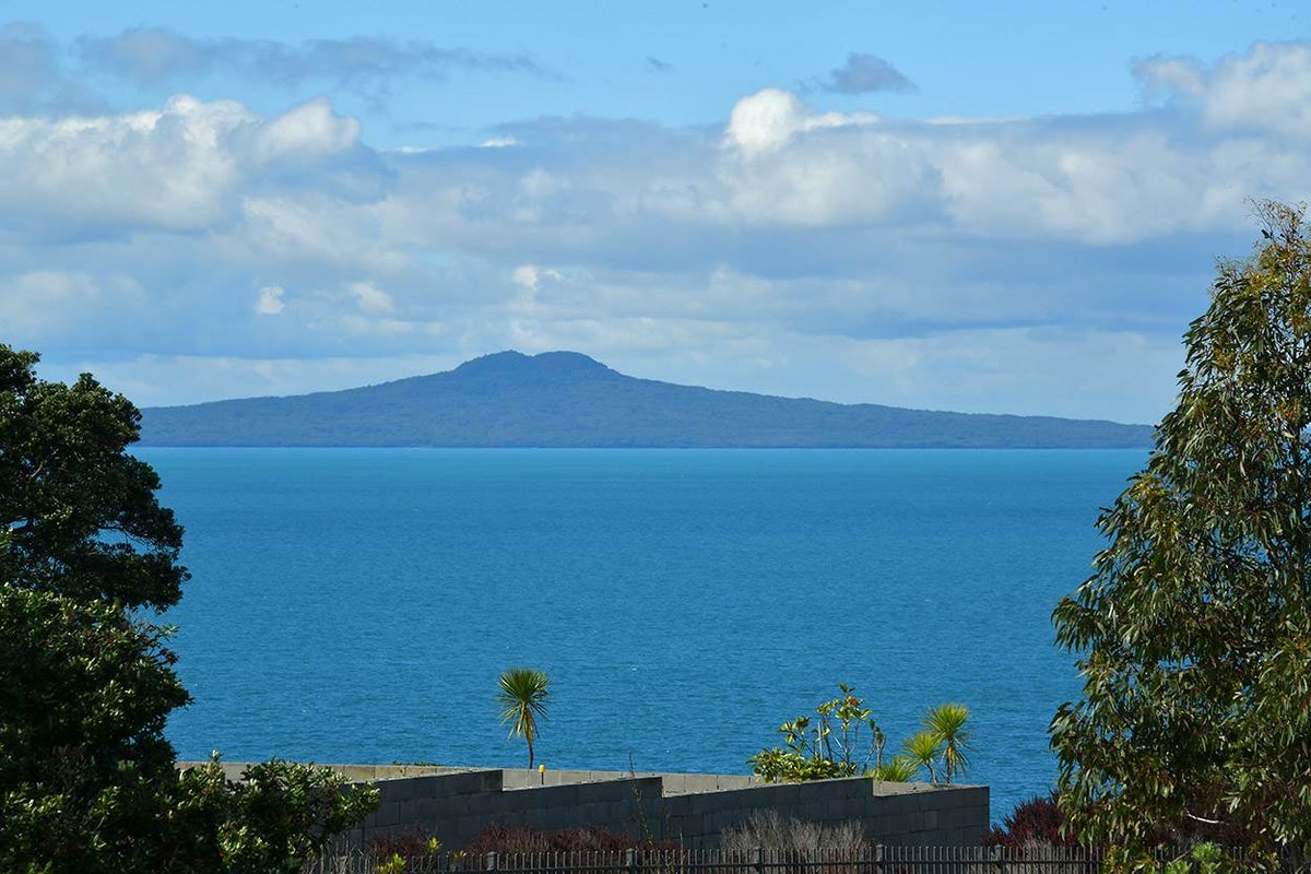 277 Pinecrest Drive, Gulf Harbour, Whangaparaoa - Carousel 1