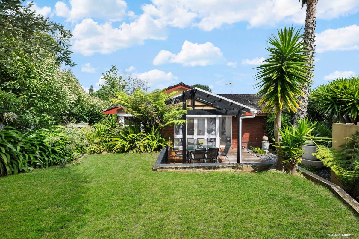29 Bert Wilson Place, Cockle Bay, Auckland - Carousel 1
