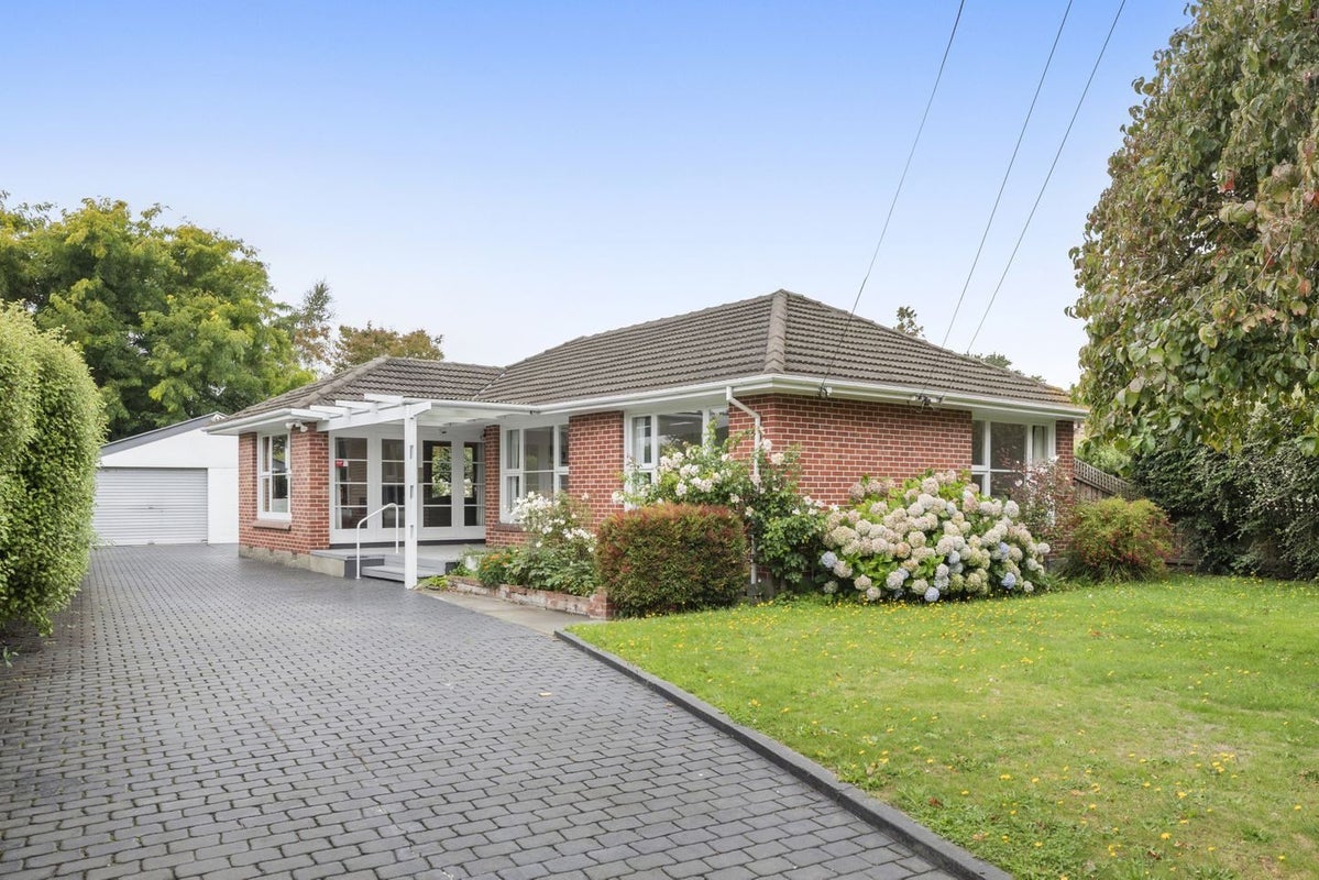 32 Flower Street, Bryndwr, Christchurch - Carousel 1