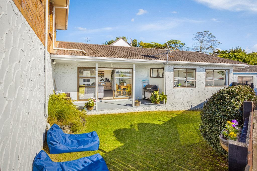 2/38 Koromiko Street, New Lynn, Auckland - Carousel 1
