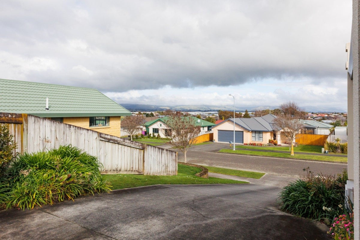 6 Jordan Way, Kelvin Grove, Palmerston North - Carousel 23