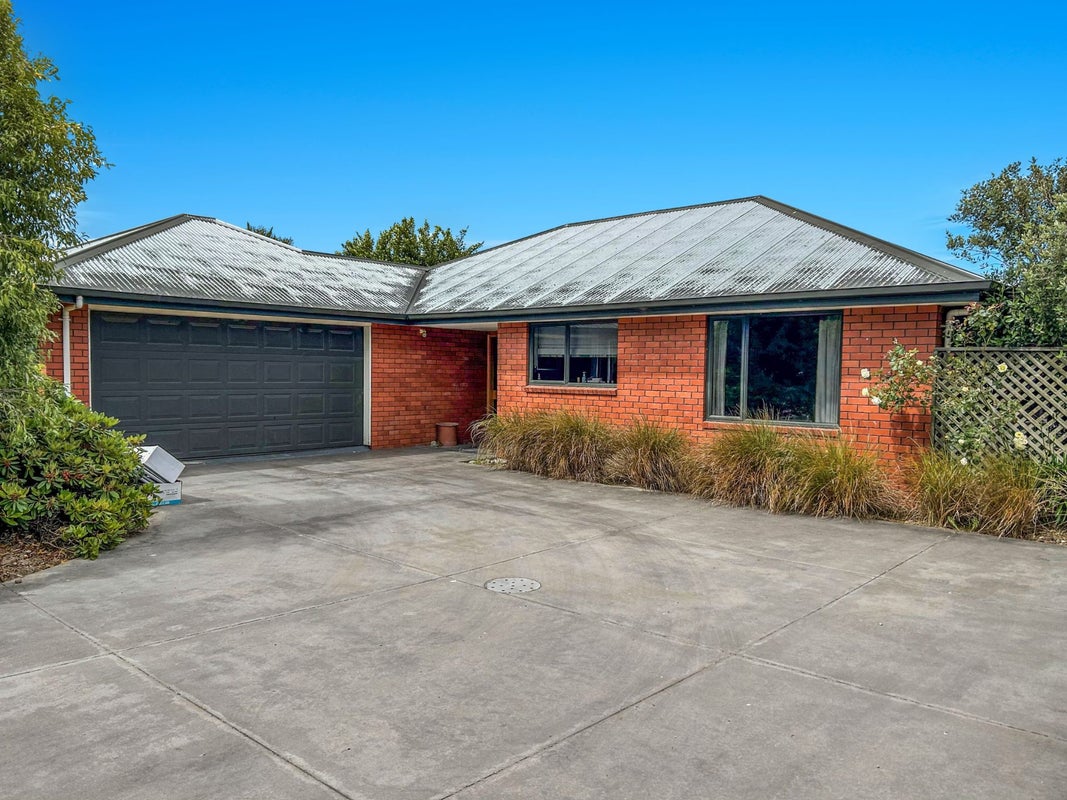 15 Devon Crescent, Darfield, Darfield - Carousel 1