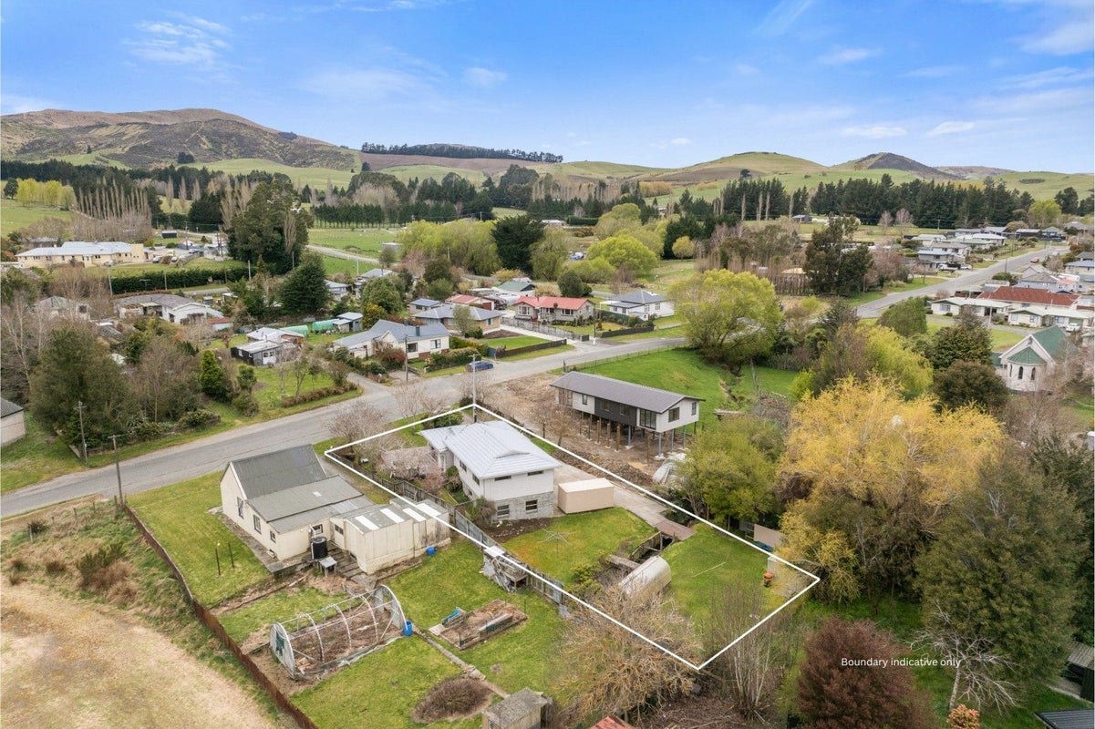20 Meadow Street, Lumsden, Lumsden - Carousel 2
