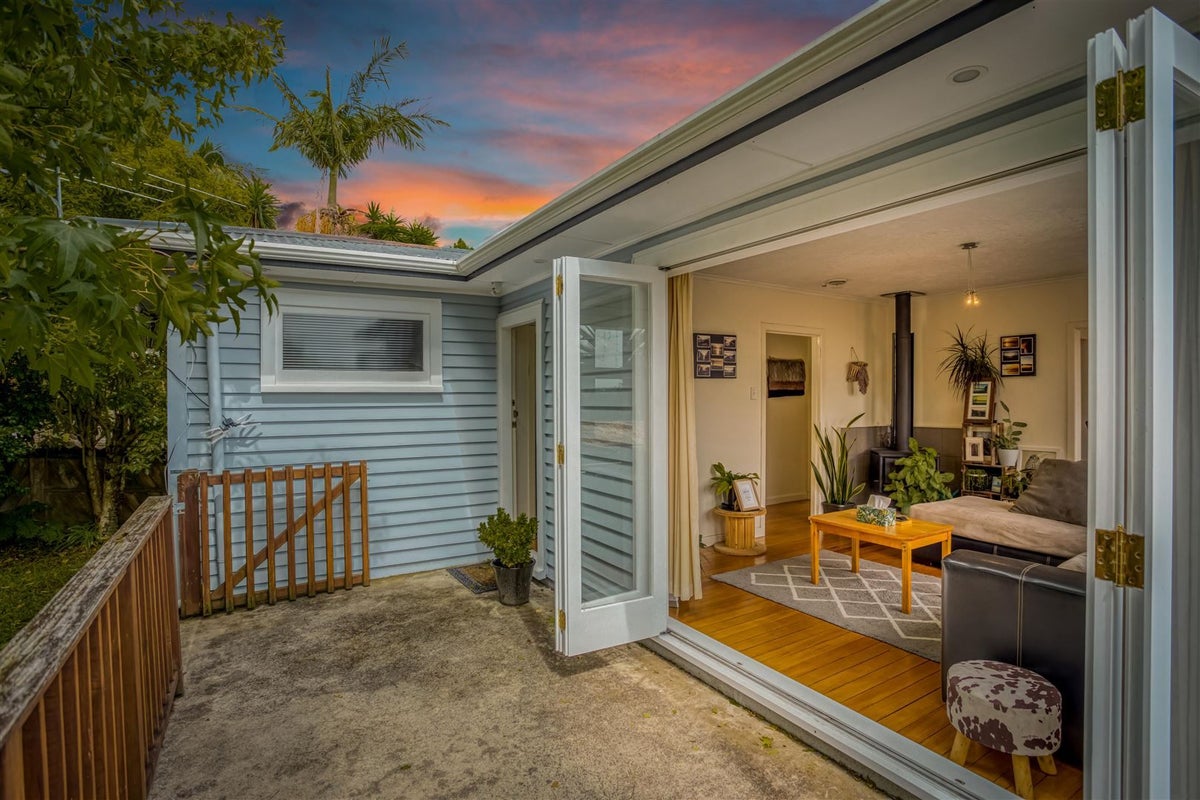 1/195 Metcalfe Road, Ranui, Auckland - Carousel 1
